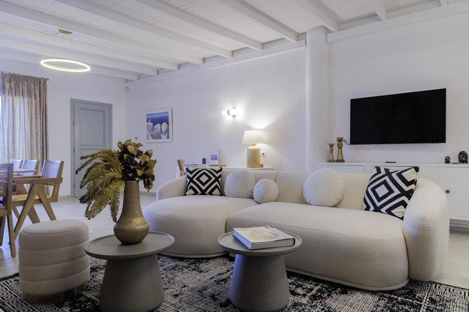Desiterra Resort Hotel in Santorini
