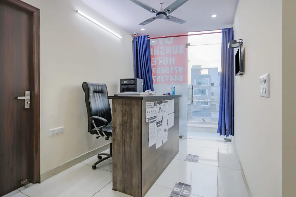 Hotel O Red Stone Hotel in Noida