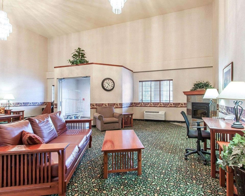 Comfort Inn & Suites Tualatin - Lake Oswego South Hotel in Clackamas County