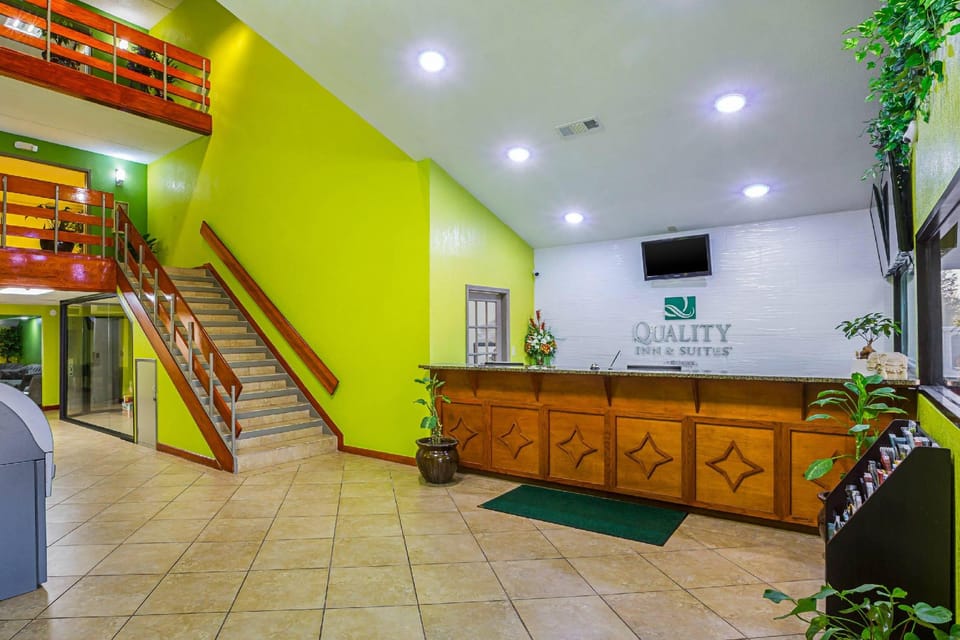Quality Inn & Suites near Six Flags East Hotel in Mableton