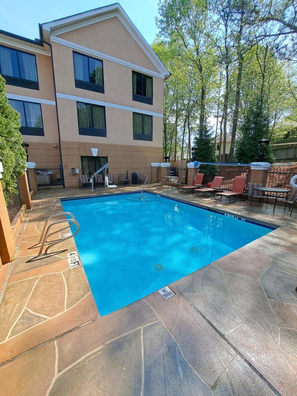 Swimming pool