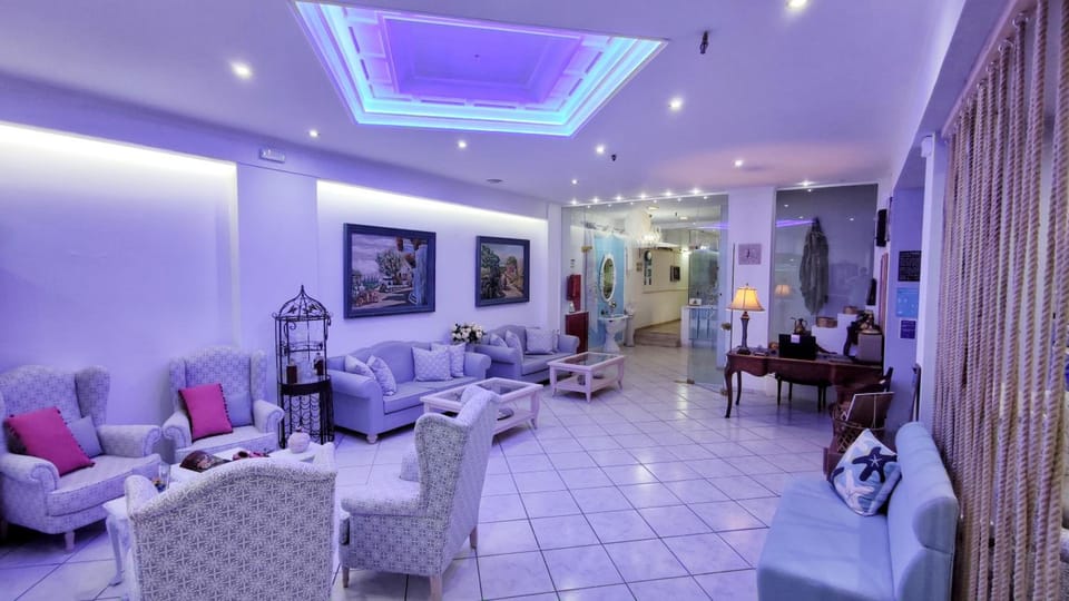 Shared lounge/TV area
