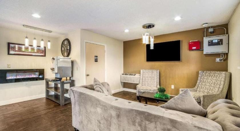 Quality Inn Columbia Airport Hotel in West Columbia