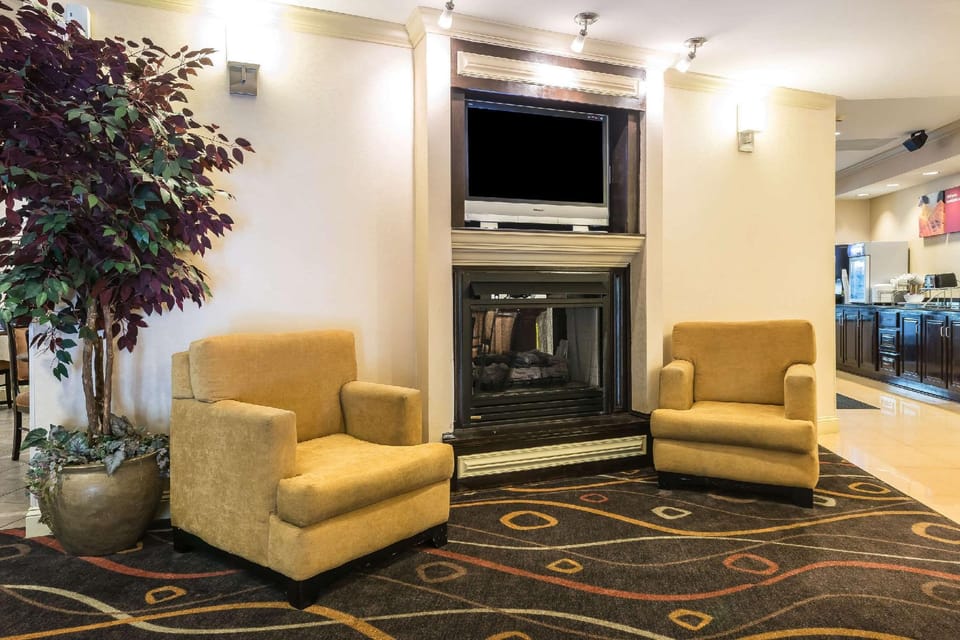 Comfort Suites near MCAS Beaufort Hotel in Beaufort