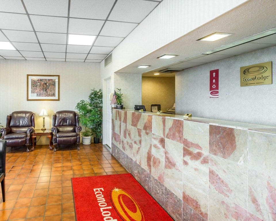 Econo Lodge Calhoun South Hotel in Calhoun
