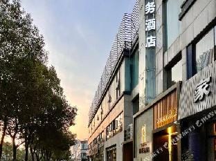 Yahao Business Hotel (Nanjing Olympic Sports Center Daoxiang Music Space Store) Hotel in Nanjing