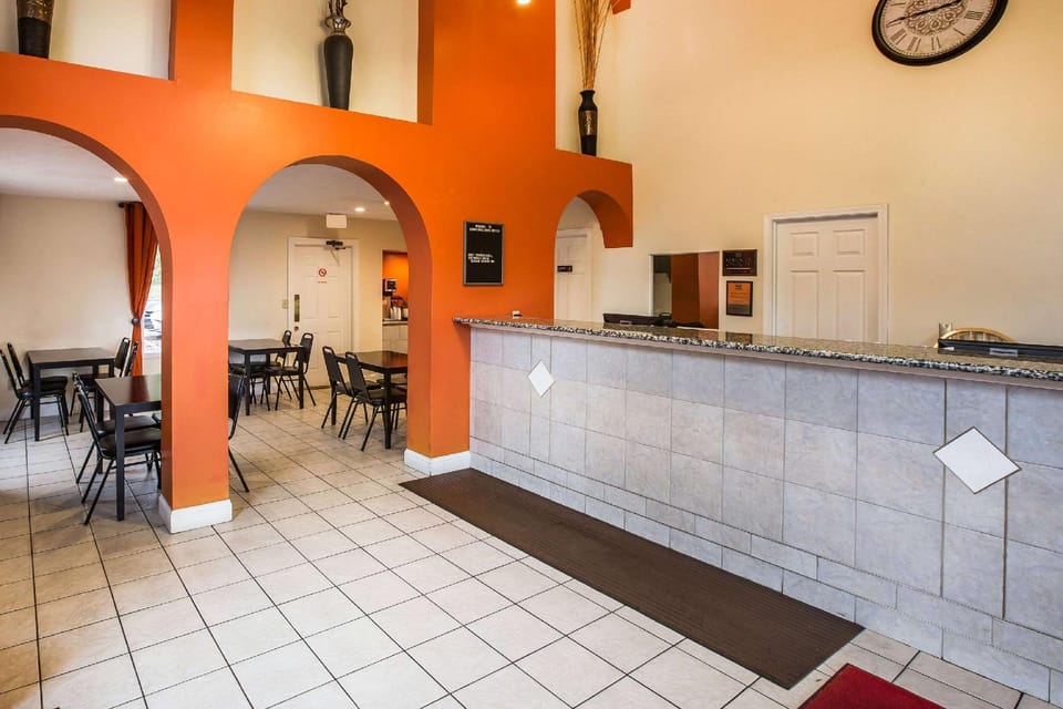Rodeway Inn & Suites Carrollton Hotel in Carrollton