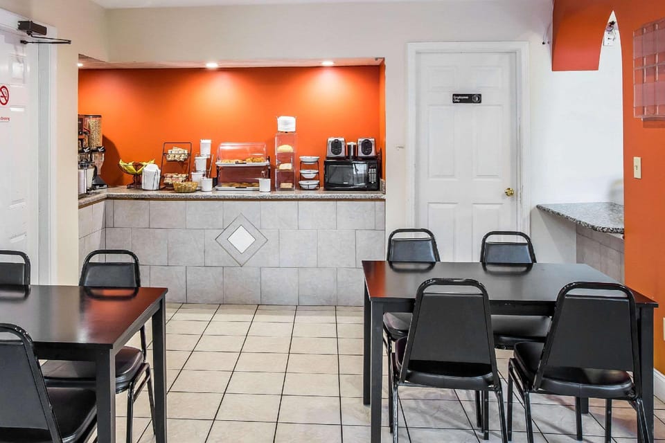 Rodeway Inn & Suites Carrollton Hotel in Carrollton