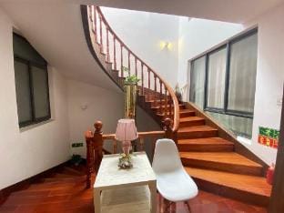 Shanghai yishu residence (national convention and exhibition center) Hotel in Shanghai