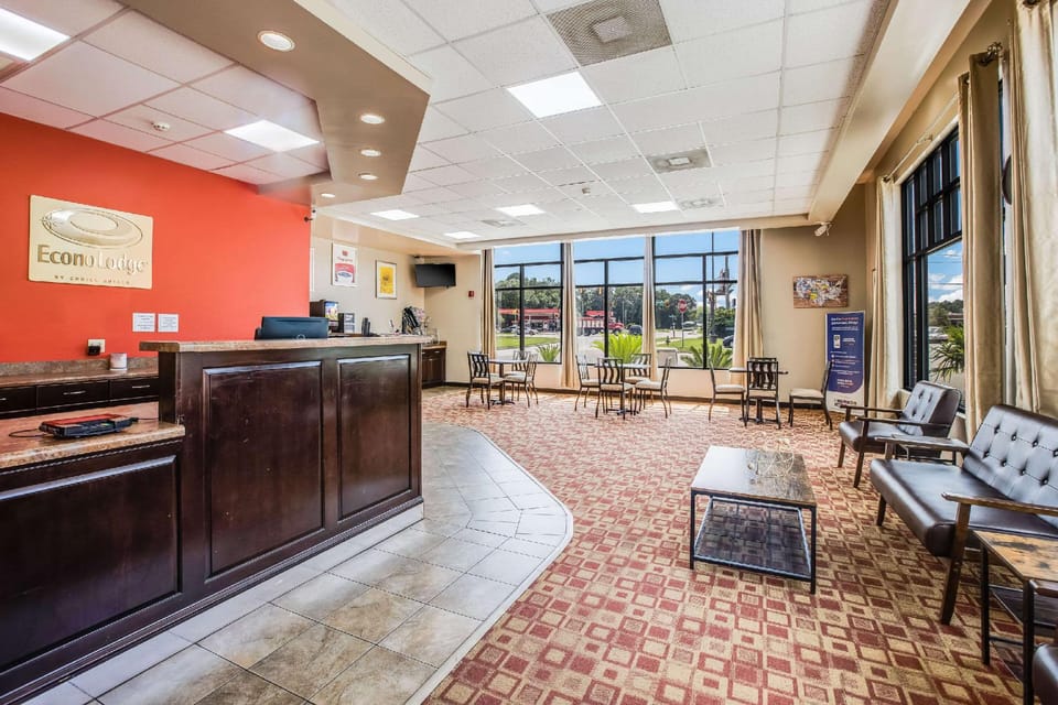 Econo Lodge Garden City - Savannah Hotel in Savannah