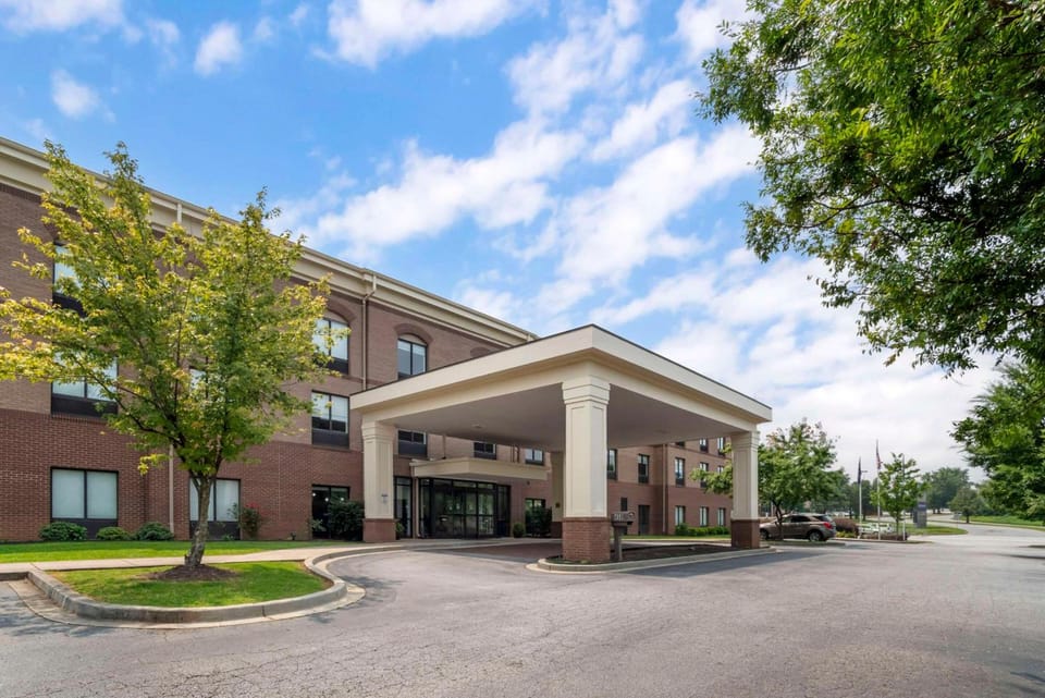 Comfort Suites At WestGate Mall Hotel in Spartanburg