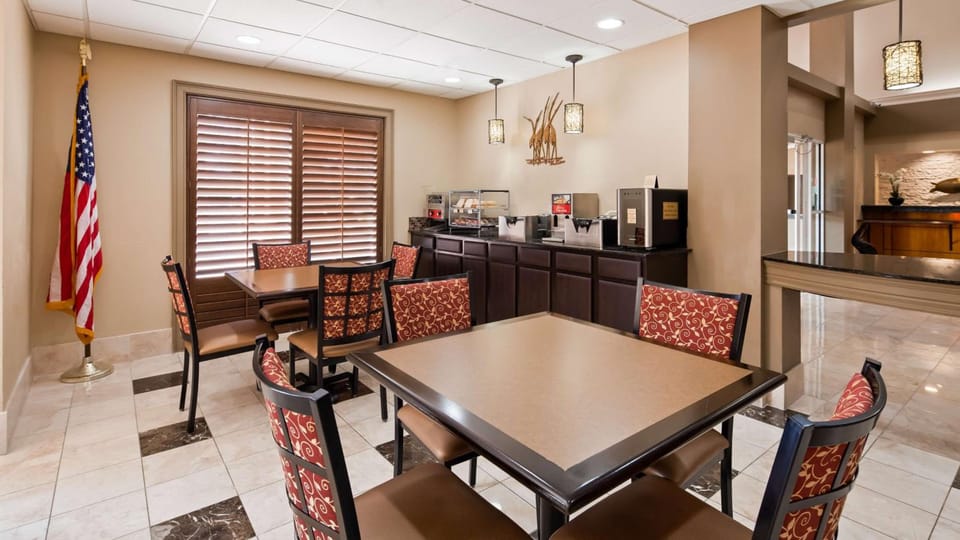 Best Western Plus Ambassador Suites Venice Hotel in Venice