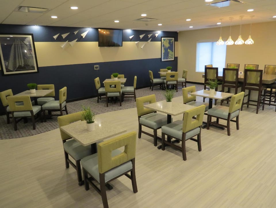 Spark by Hilton Erie Hotel in Millcreek Township