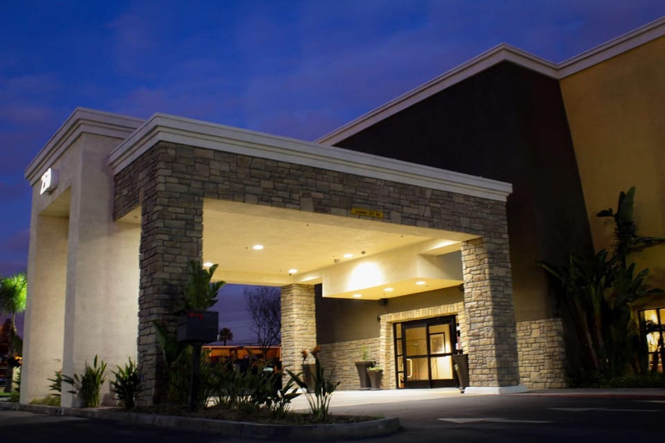 Best Western Plus Arrowhead Hotel Hotel in Colton