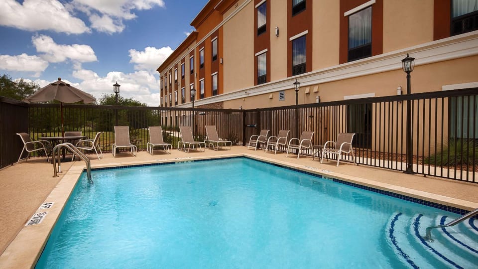 Best Western Plus Elmendorf Hotel / San Antonio Hotel Hotel in Rio Grande