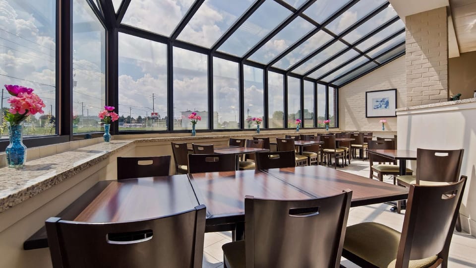Best Western London Airport Inn & Suites Hotel in London