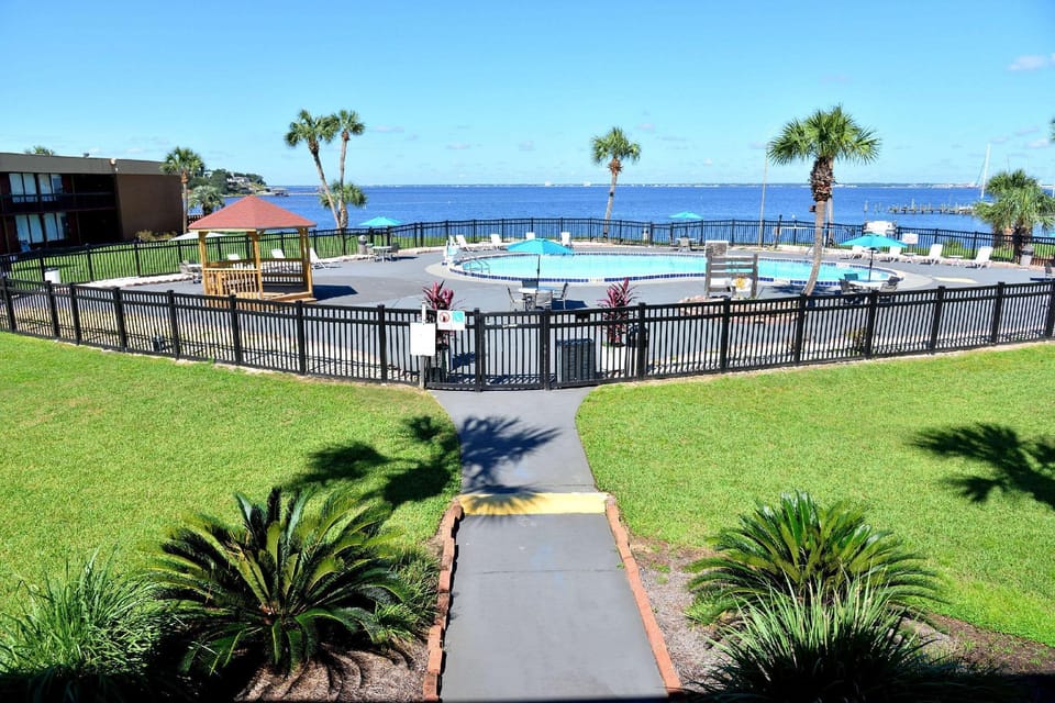 Bay View Inn Beach Resort Hotel in Gulf Breeze
