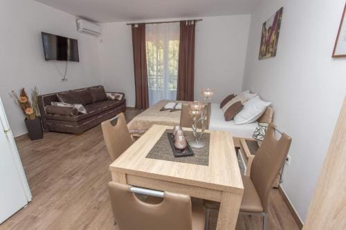 Apartments Gvozdenovic Hotel in Kotor Municipality