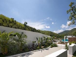 Moganshan Grassland Homestay · Suxi Private Soup Hot Spring Garden Villa Hotel in Zhejiang