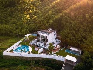 Moganshan Grassland Homestay · Suxi Private Soup Hot Spring Garden Villa Hotel in Zhejiang