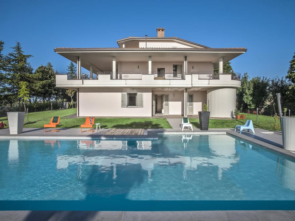 Grand Villa in Tavullia Resort in Marche