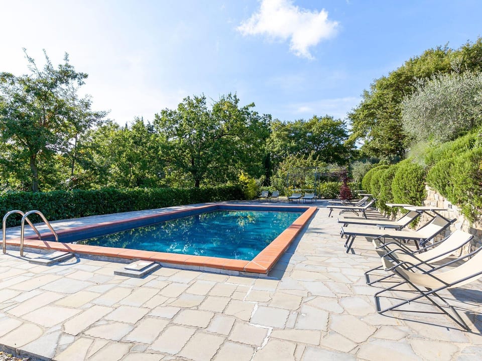 Tender Villa in Lisciano Niccone with Swimming Pool Hotel in Umbria
