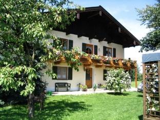 Gemutliches Ferienwohnung in Feldwies mit Sauna Hotel in Salzburgerland