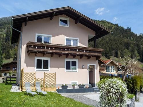 Cottage in Muhlbach near Kitzbuhel Ski Area Hotel in Salzburgerland
