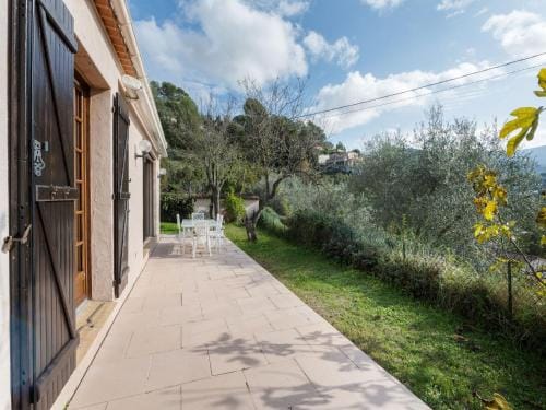 Charming Flat with Pool Hotel in 06340 La Trinité, France
