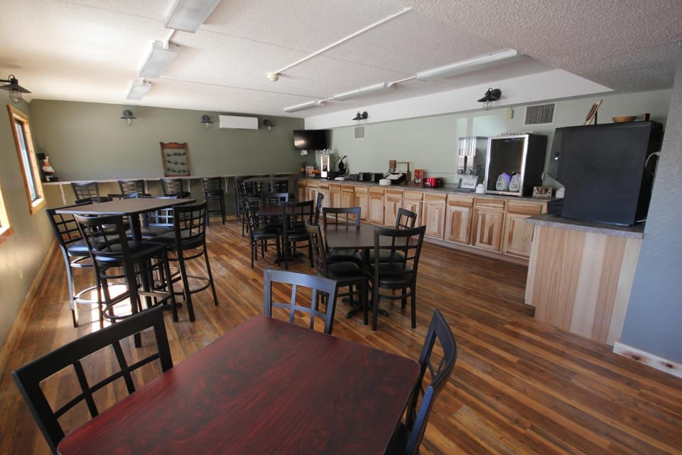Blackstone Lodge and Suites Hotel in Lead