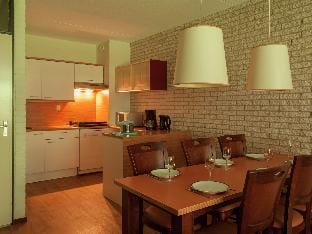 Luxe Glamping Getaway Hotel in Bruinisse