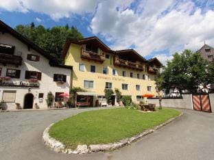 Modern Apartment in Fieberbrunn with Terrace Hotel in Salzburgerland