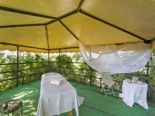 Serene Lakeview Apartment Hotel in Umbria