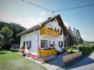 Beautiful apartment in Kärnten w/  Hotel in Friuli-Venezia Giulia