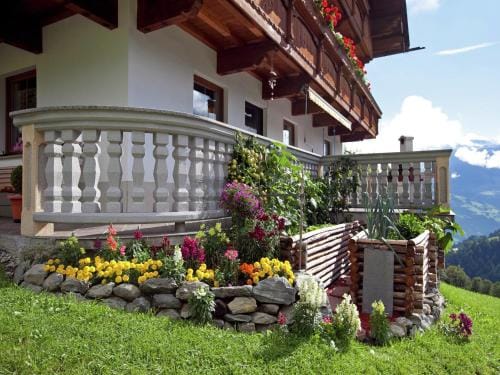 Apartment in Zillertal near Ski Slopes Hotel in Uderns
