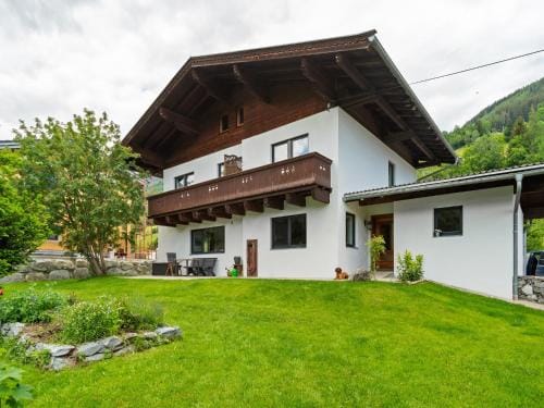 Chalet Bramberg near Ski Slopes Hotel in Salzburgerland