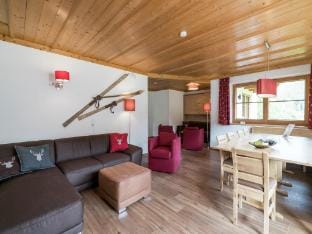 Luxurious Apartment in Saalbach-Hinterglemm near Ski area Hotel in Salzburgerland