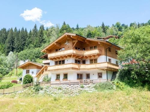 Luxurious Apartment in Saalbach-Hinterglemm near Ski area Hotel in Salzburgerland