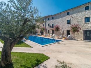 Stunning Villa in Kringa with Swimming Pool Hotel in Istria County