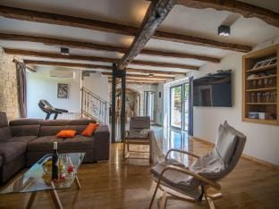Stunning Villa in Kringa with Swimming Pool Hotel in Istria County