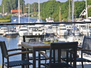 Waterfront Apartment with Terrace Hotel in Kamperland