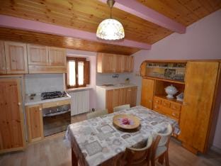 Cozy 2-Bed Apartment, Petrella Hotel in Marche