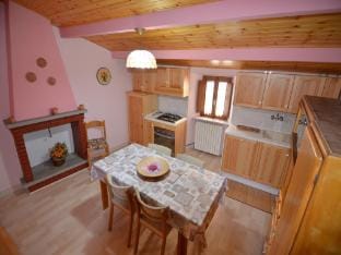 Cozy 2-Bed Apartment, Petrella Hotel in Marche