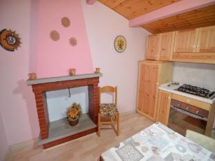 Cozy 2-Bed Apartment, Petrella Hotel in Marche