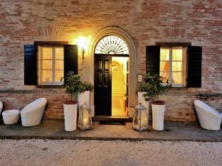 Villa in Montemaggiore with Private Pool Hotel in Marche