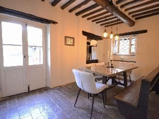 Spacious Tuscan Villa Hotel in Umbria