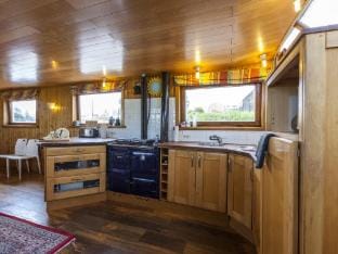 Boat Getaway Near Lake Hotel in Flanders