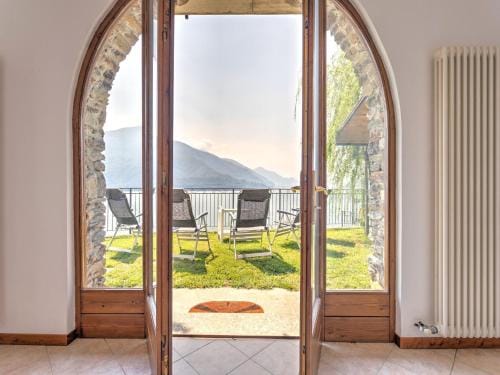 Climb, Cruise  Dine Lake como Hotel in Colico