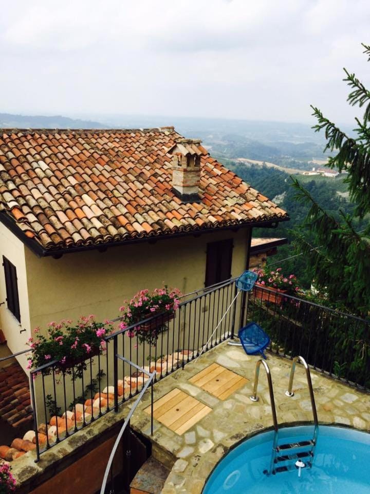 Dimora I Manichei Hotel in Monforte d'Alba