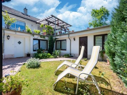 Apartment in Wehlen with Garden, BBQ, Fireplace, Bicycles Hotel in Graach an der Mosel